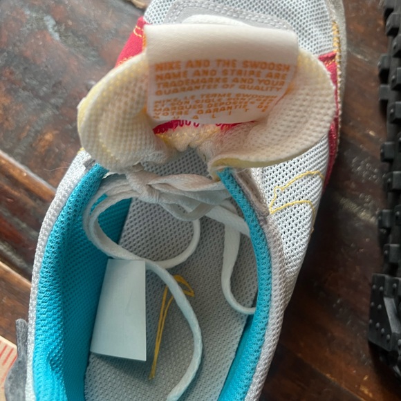 Nike Women's Daybreak Type Shoes Football Grey University Gold 🌵6 - Picture 5 of 9